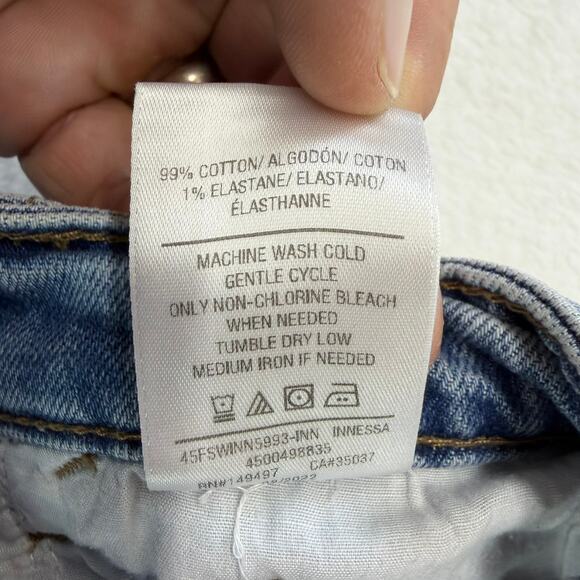 Joe's Jeans Women's Relaxed Fit Light Wash Fray Hem Blue Denim Size 26 Cropped - Picture 6 of 9